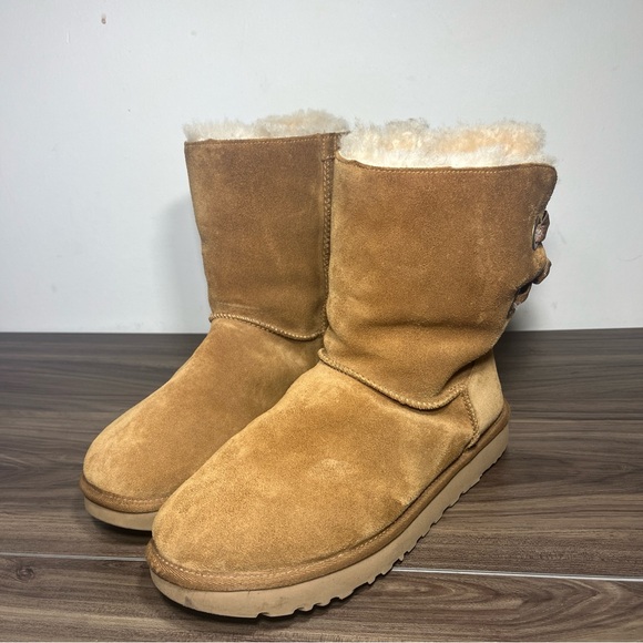 UGG CUSTOMIZABLE BAILEY BOW SHORT CHESTNUT SUEDE SHEARLING LINED US 8 / EU 39 - Picture 4 of 16